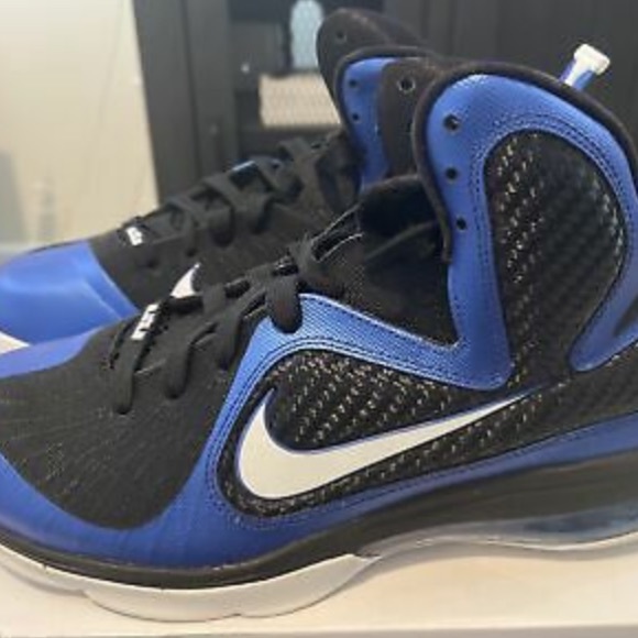 Athletic_Shoes